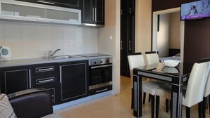 Executive Apartment | Private kitchen | Oven, cookware/dishes/utensils - Apartments Holiday Budva (Budva)