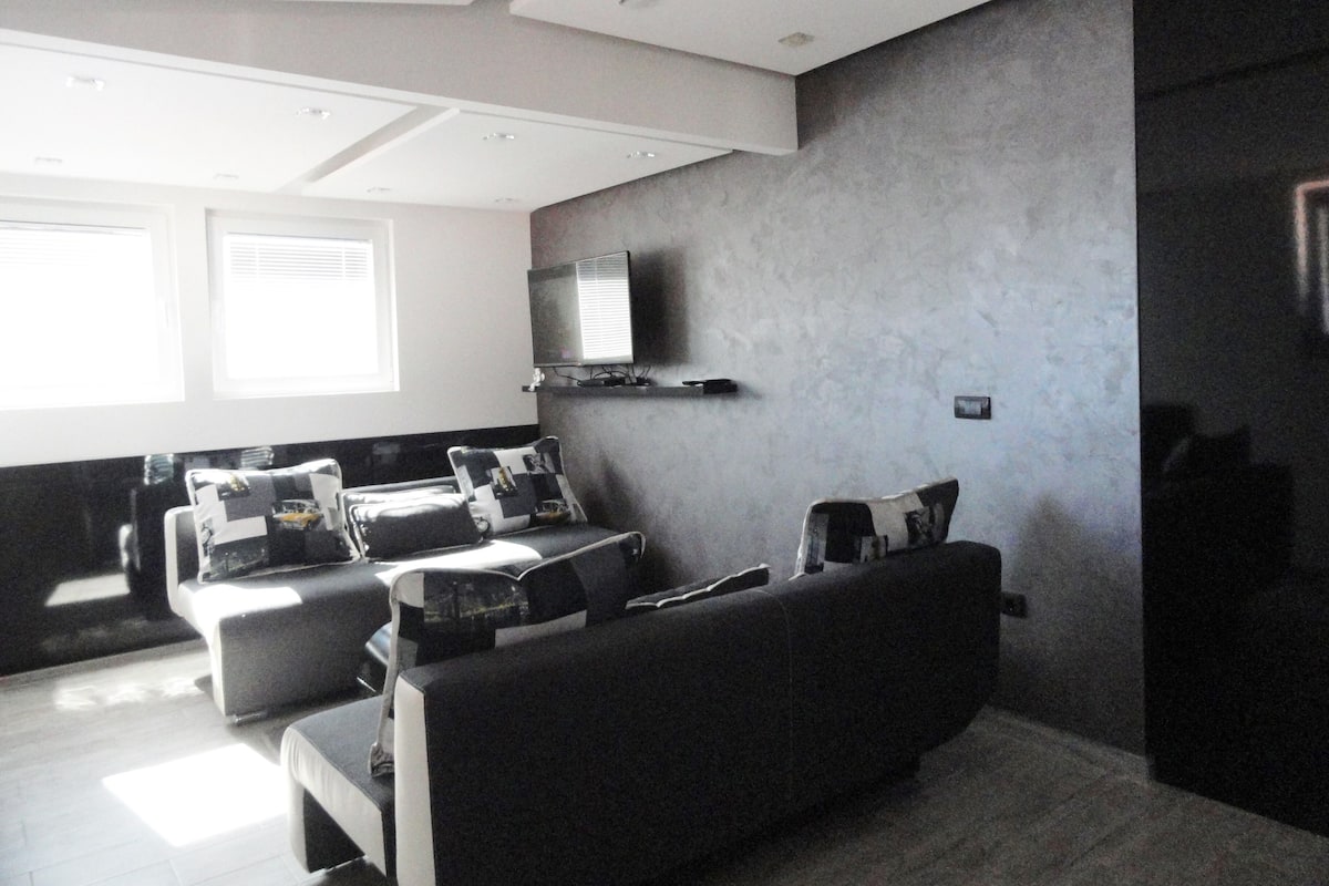 Basic Apartment | Living area