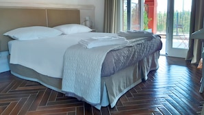 A large bed with white linens, a headboard, and a quilted blanket. - B&B Santa Maria di Lorgana (Minerbio)