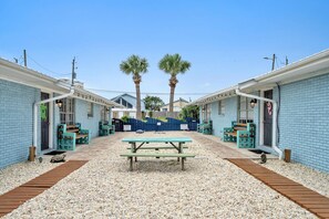 تناول الطعام بالخارج