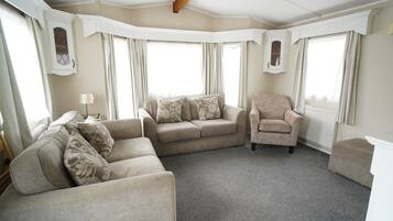 Chalet | Living area | 30-inch TV with digital channels, fireplace