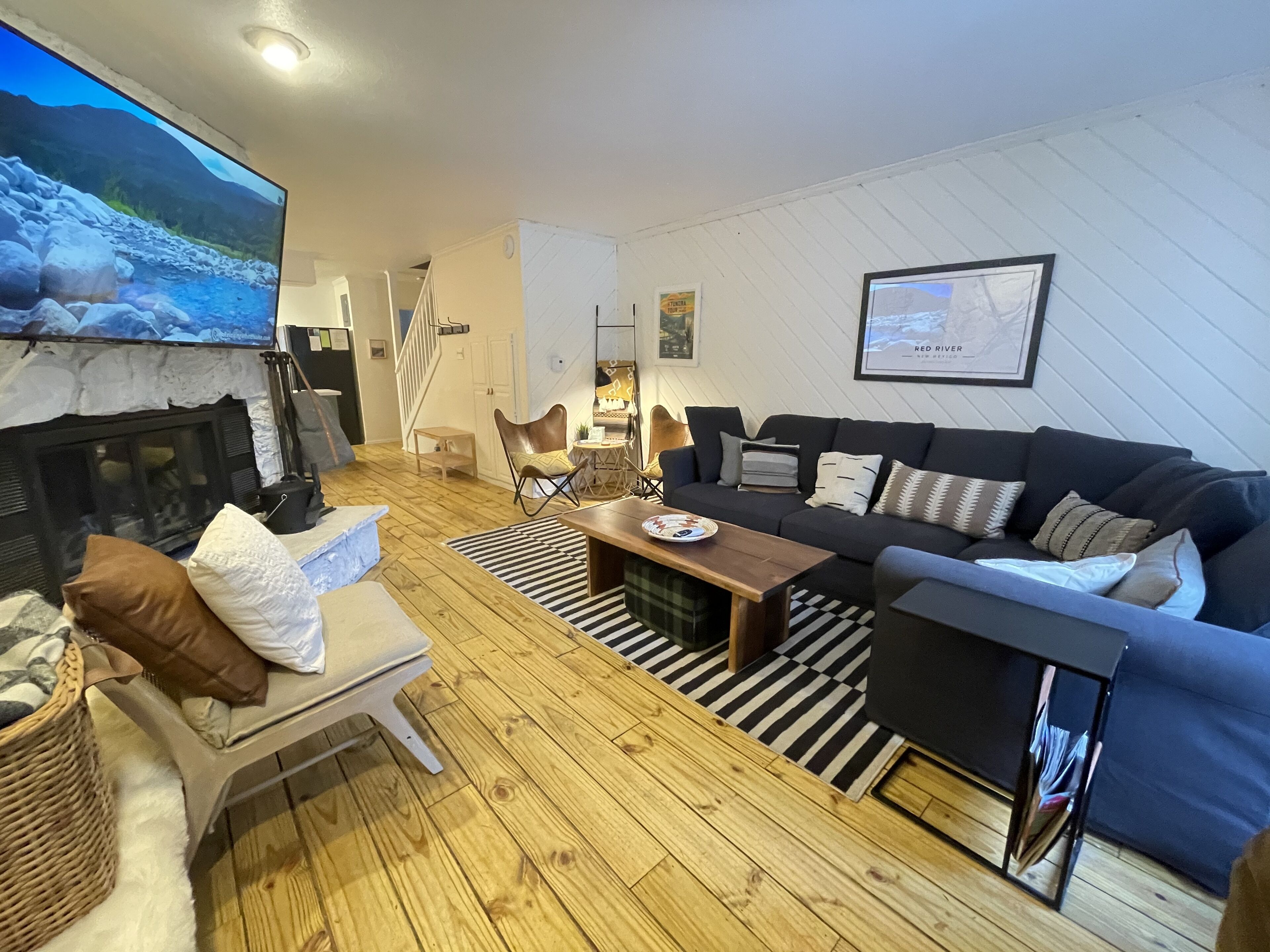 Smart TV, fireplace, video games, DVD player