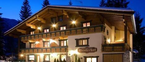 Façade de l’hébergement - soirée/nuit