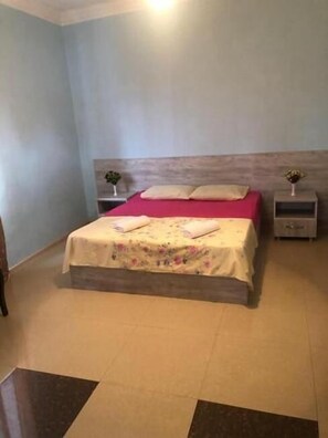 Habitación doble | Sistema de insonorización, tabla de planchar con plancha, wifi gratis