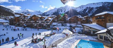 Sisäuima-allas, ulkouima-allas