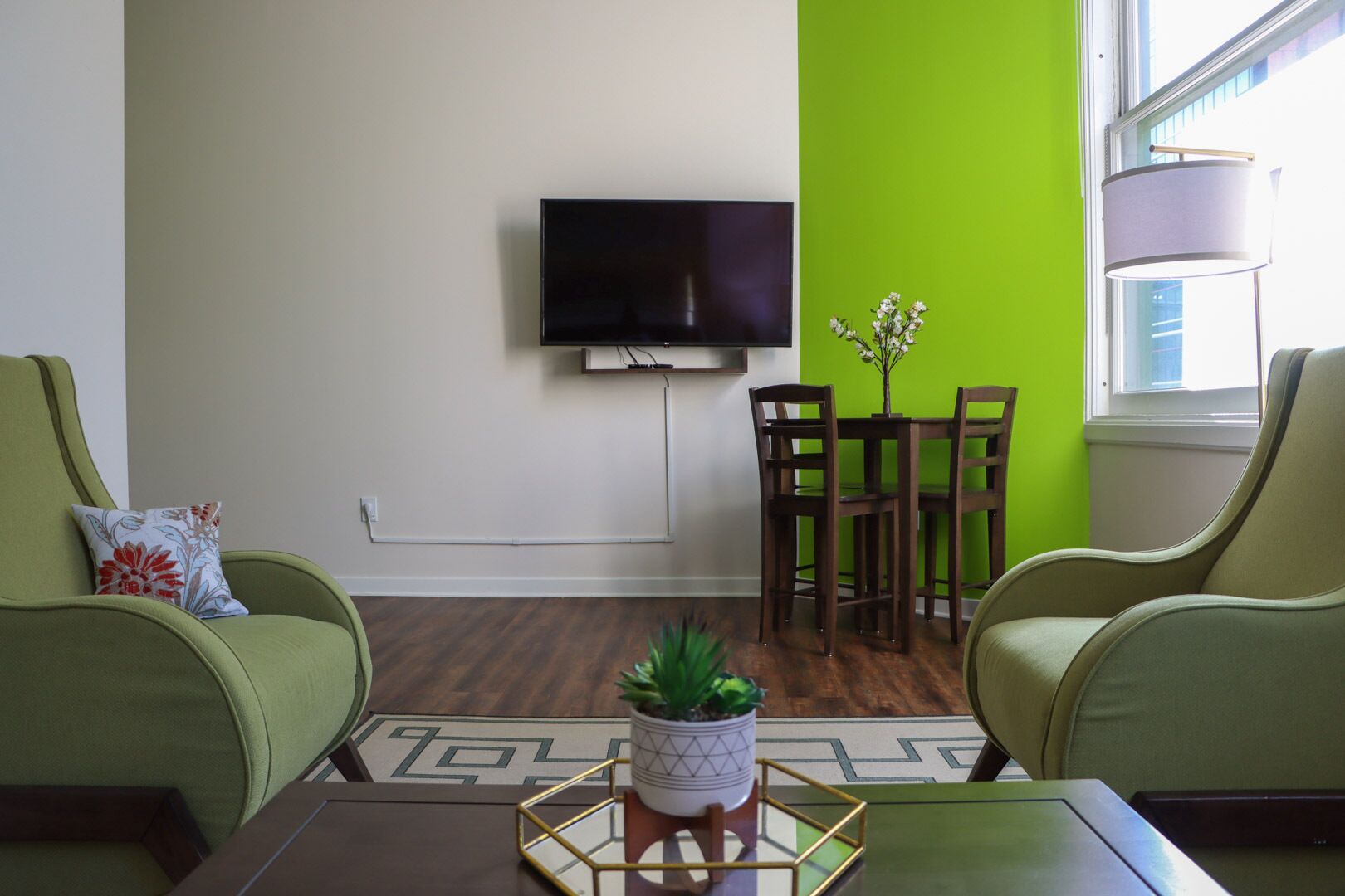 TV connectée, vidéothèque, espaces bureaux, imprimantes