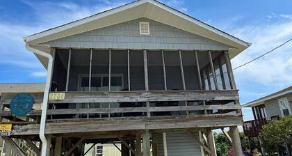 Relax and Recharge at Beachy Day – A Bright Bungalow on Topsail Island