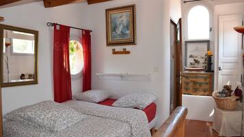 1 chambre, fer et planche Ă repasser, Wi-Fi, draps fournis