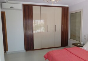5 chambres, fer et planche à repasser, draps fournis