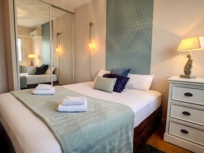 In-room safe, iron/ironing board