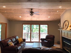 Smart TV, fireplace, DVD player, table football - Amazing Experiences Await Your Group - Family or Friends (Bella Vista)