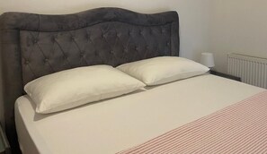 2 عدّة غرف نوم ومكواة/لوح كي وواي فاي