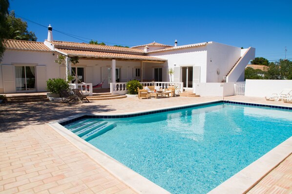 Piscine extérieure, piscine chauffée