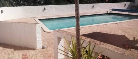 Piscina a l'aire lliure i piscina climatitzada