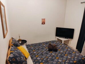 3 slaapkamers, een strijkplank/strijkijzer, gratis wifi, beddengoed
