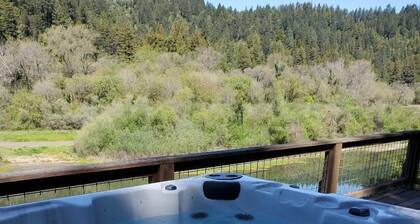 Upscale Riverfront Magnificent Views & Hot Tub In Sonoma County Wine Country