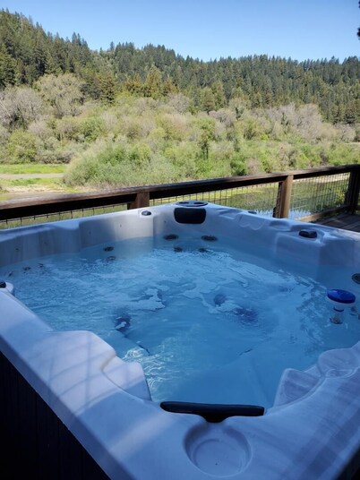Upscale Riverfront Magnificent Views & Hot Tub In Sonoma County Wine Country