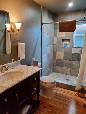 Combined shower/bathtub, hair dryer, towels, soap