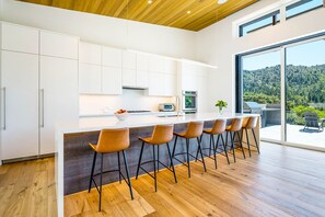 Fridge, microwave, oven, stovetop - Modern, recently built home with stunning pool & beautiful views; 15 min to town (Healdsburg)