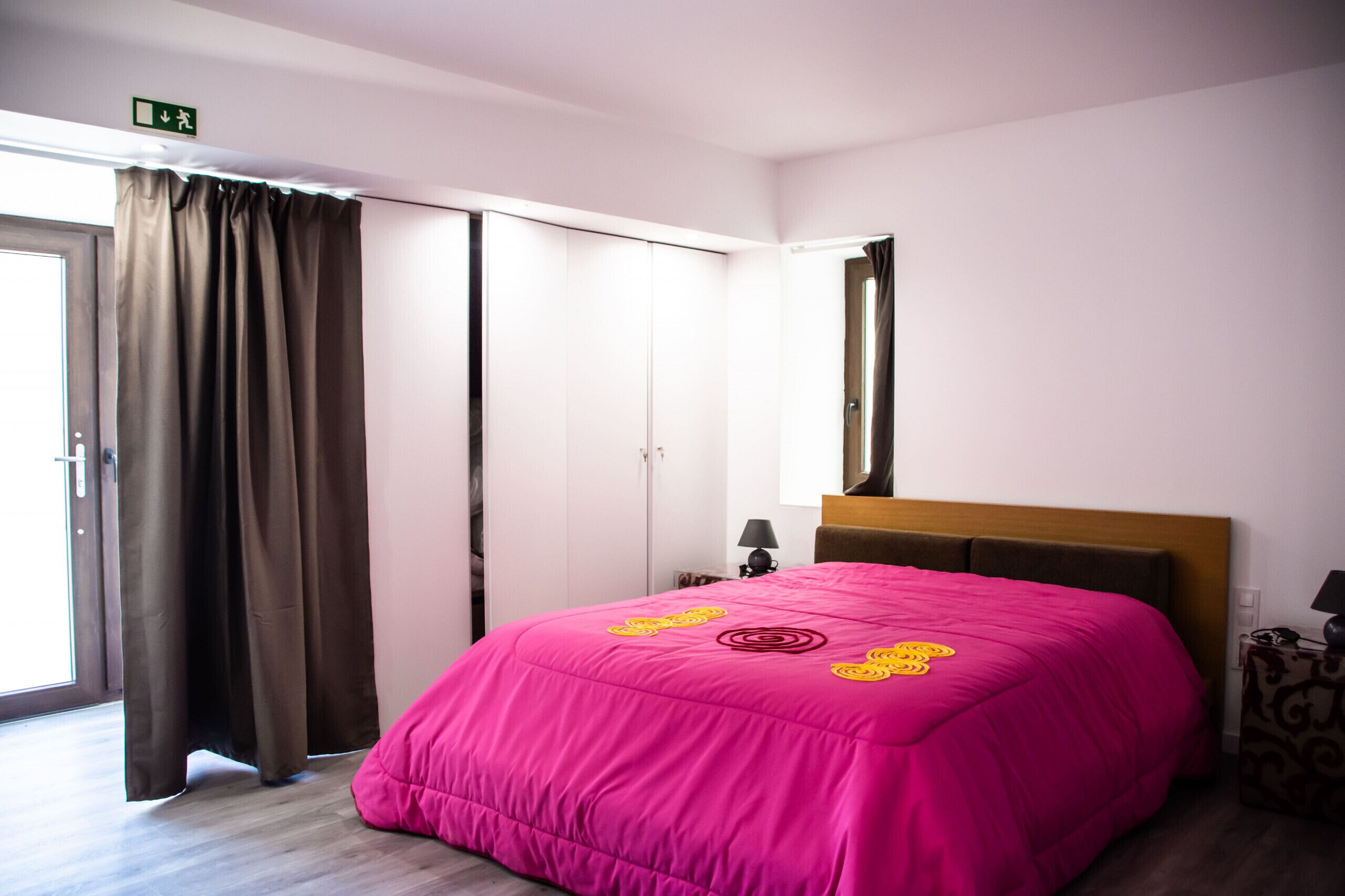 2 dormitorios, tabla de planchar con plancha, wifi gratis y ropa de cama