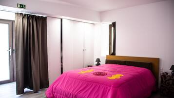 2 bedrooms, iron/ironing board, free WiFi, bed sheets