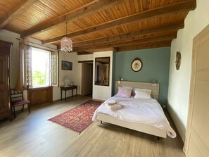 6 habitaciones, tabla de planchar con plancha y wifi 