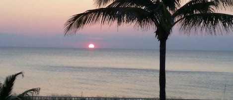 Am Strand, Liegestühle, Strandtücher
