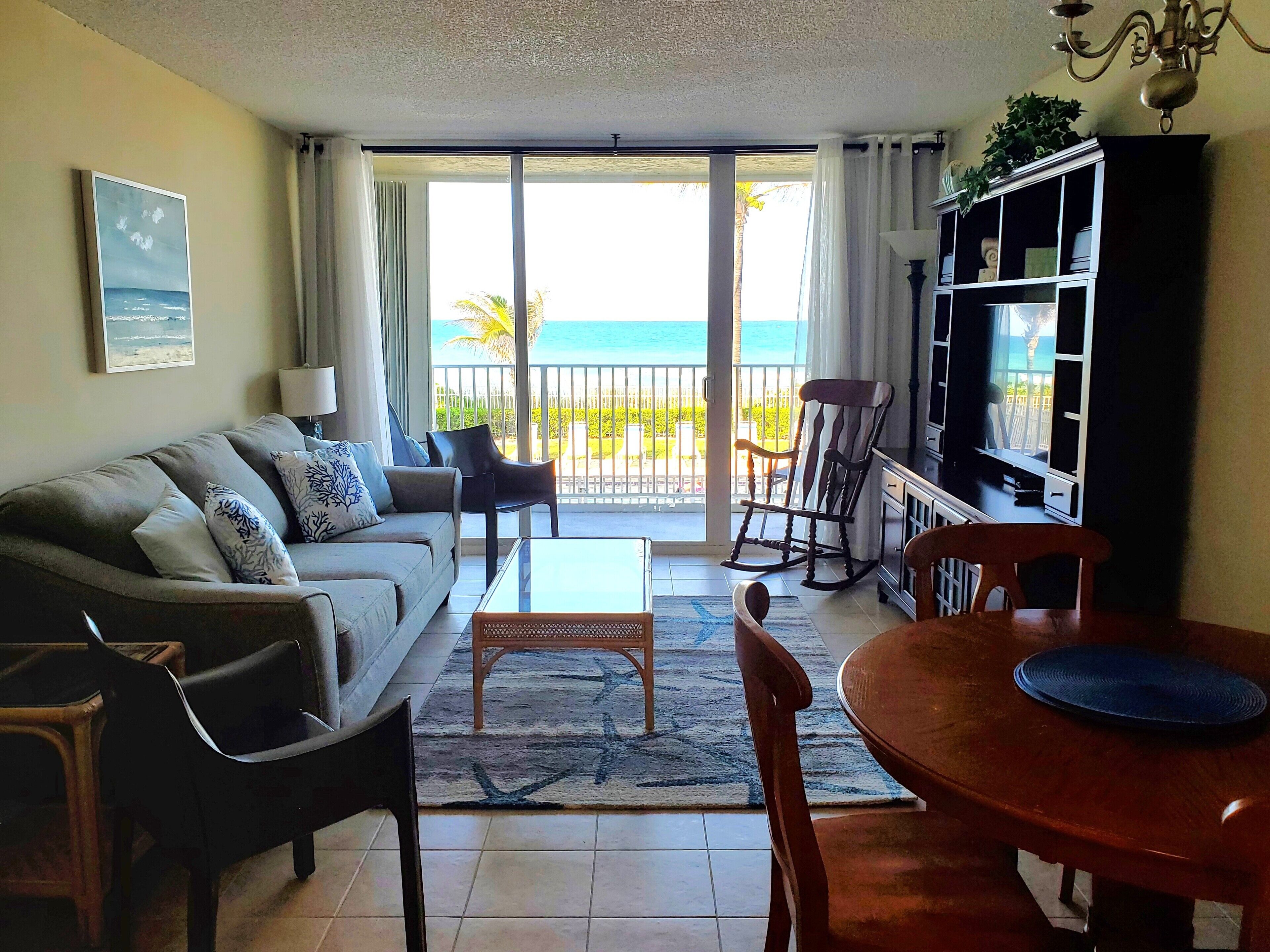 Smart TV, books, stereo