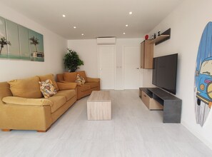 TV, fireplace - Stunning all year-round beach house (5 min to beach) (Benalmádena)