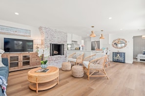 TV, fireplace