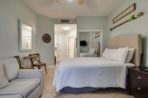 Iron/ironing board, WiFi, bed sheets - Ground Floor Studio, Private Beach Access & Beach Chair Service Included (Miramar Beach)