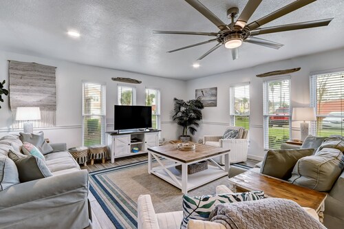 Completely Renovated | Fernandina Shores Townhome | Short Walk to Beach