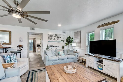 Completely Renovated | Fernandina Shores Townhome | Short Walk to Beach