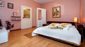1 bedroom, iron/ironing board, free WiFi, bed sheets