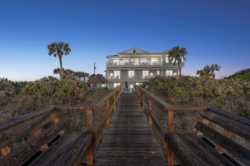 MARCH SPECIALS! 9BR LUXURY OCEANFRONT ESTATE! LARGE HEATED POOL AND GAME ROOM!