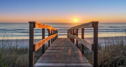 SAVE ON AUGUST SPECIALS! 9BR OCEANFRONT ESTATE! LARGE POOL/YARD, GAME ROOM!