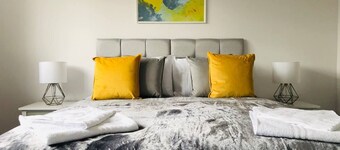 ELD2 - Spacious 2 bedroom, Free parking & Netflix