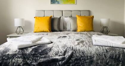 ELD2 - Spacious 2 bedroom, Free parking & Netflix