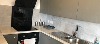 ELD2 - Spacious 2 bedroom, Free parking & Netflix