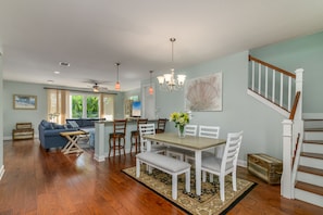 Interior - "CHATEAU du SOLEIL"   SINGLE Family Home    1-1/2 Blocks to Beach   Private Pool (Siesta Key)
