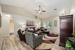 智能電視、DVD 播放機、電腦螢幕、打印機