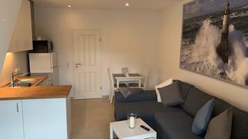 Smart-TV, DVD-Player, Stereoanlage