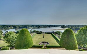 Property grounds - When heritage, art and well-being meet (CANDES SAINT MARTIN)