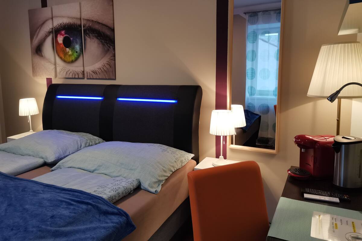 Decoración personalizada, muebles diferentes y escritorio