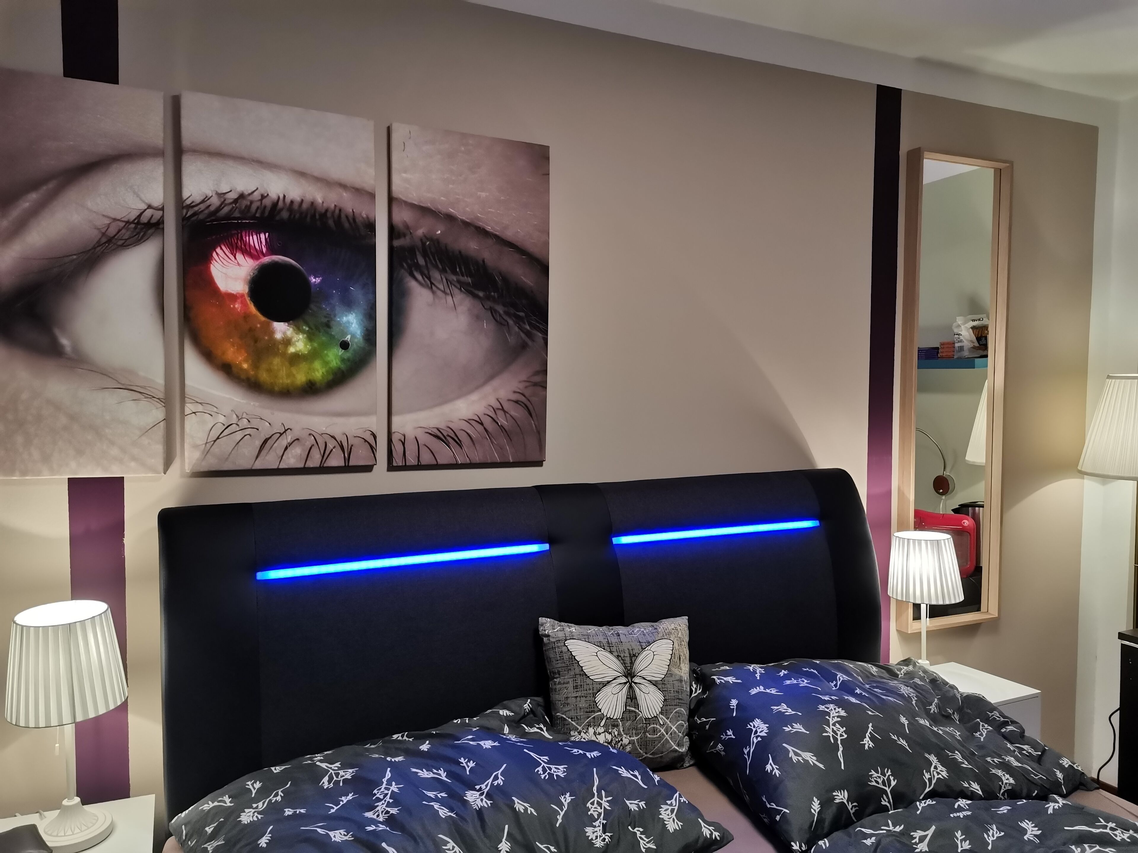 Individuell dekoriert, individuell eingerichtet, Schreibtisch