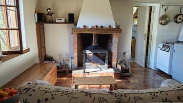 TV connectée, cheminée, chaßne hi-fi