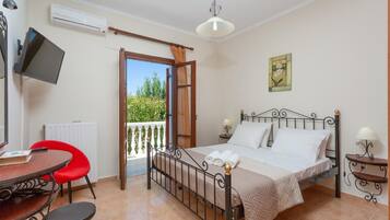 3 bedrooms, in-room safe, iron/ironing board, WiFi