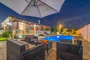 Outdoor pool, a heated pool - Pothos Private Villas (Zakynthos)