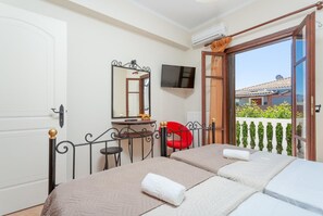 3 slaapkamers, een kluis op de kamer, een strijkplank/strijkijzer, wifi