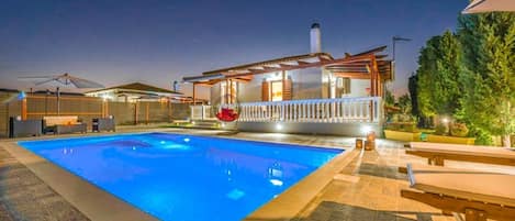 Outdoor pool, a heated pool